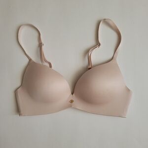 Victoria Secret Wireless Push Up Bra